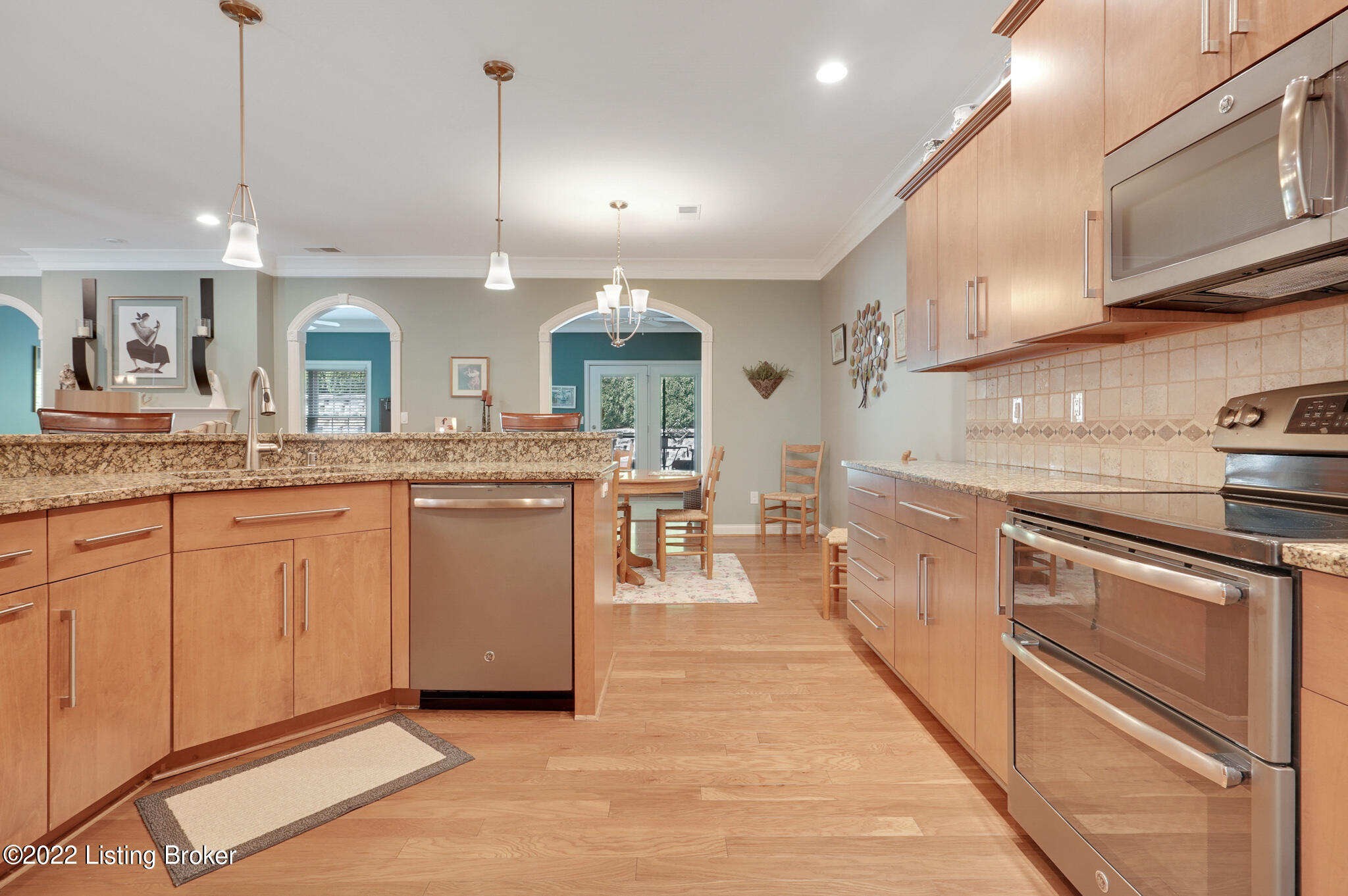 10605 Riva Road Louisville, KY 40223 - Photo 12 of 38 12 DSC00505