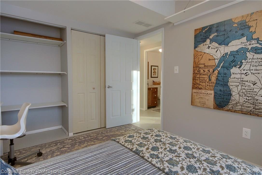 18260 Hannan Road New Boston, MI 48164 - Photo 22 of 30 3rd_Bedroom_2nd_View.jpg