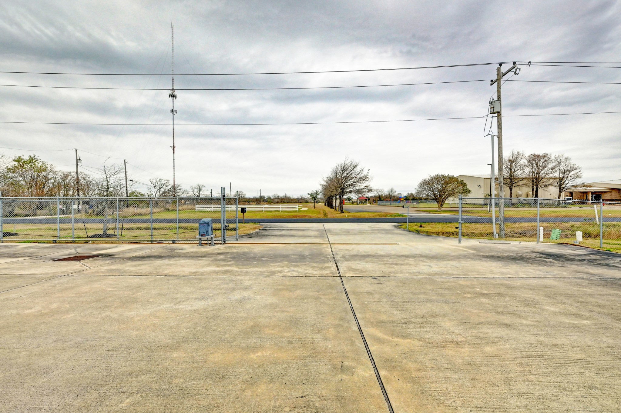1070 North Pine Road Texas City, TX 77591 - Photo 15 of 23 a view of a terrace