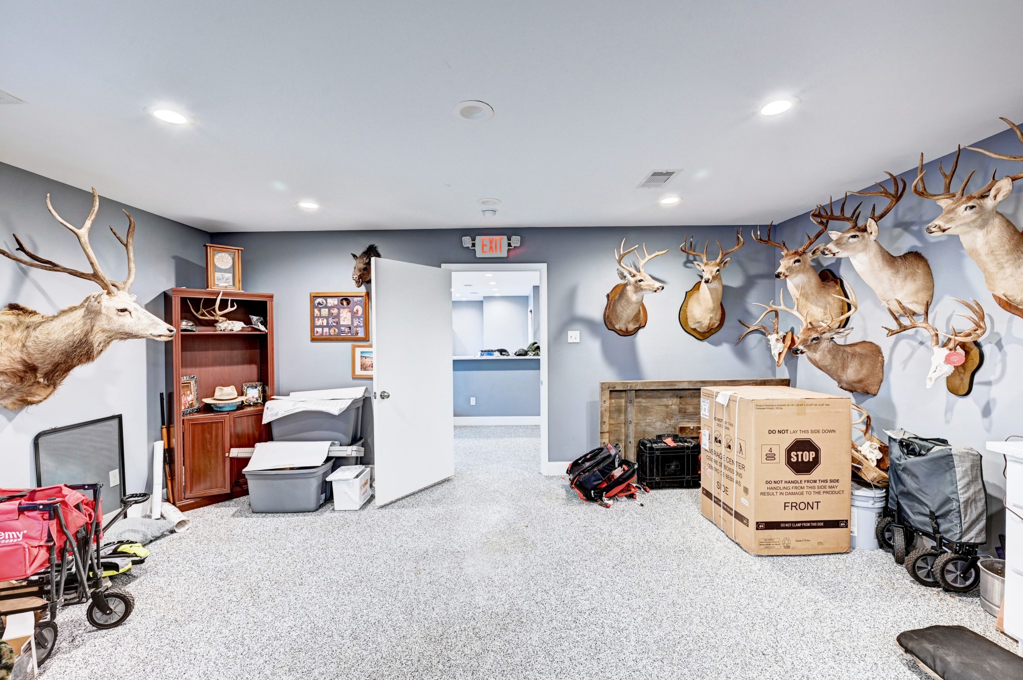 1070 North Pine Road Texas City, TX 77591 - Photo 6 of 23 a view of a room with workspace and toys