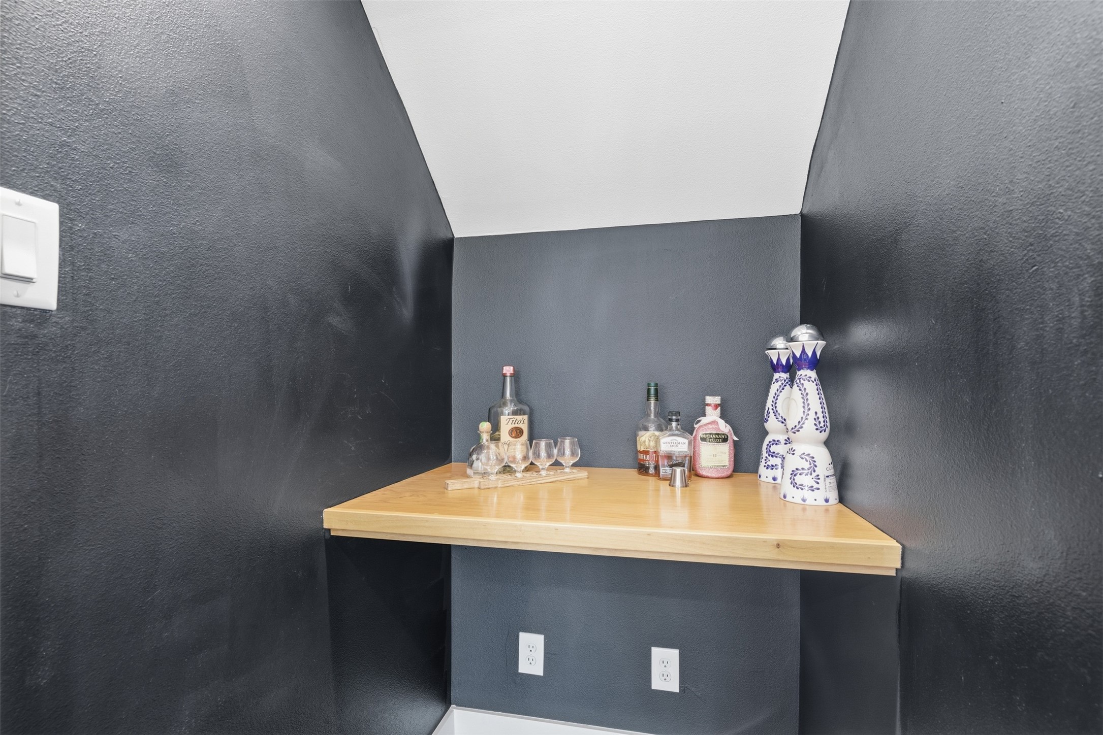 1018 Press Street Houston, TX 77020 - Photo 12 of 31 Versatile enclosed storage room, previously used as a private beverage storage area.