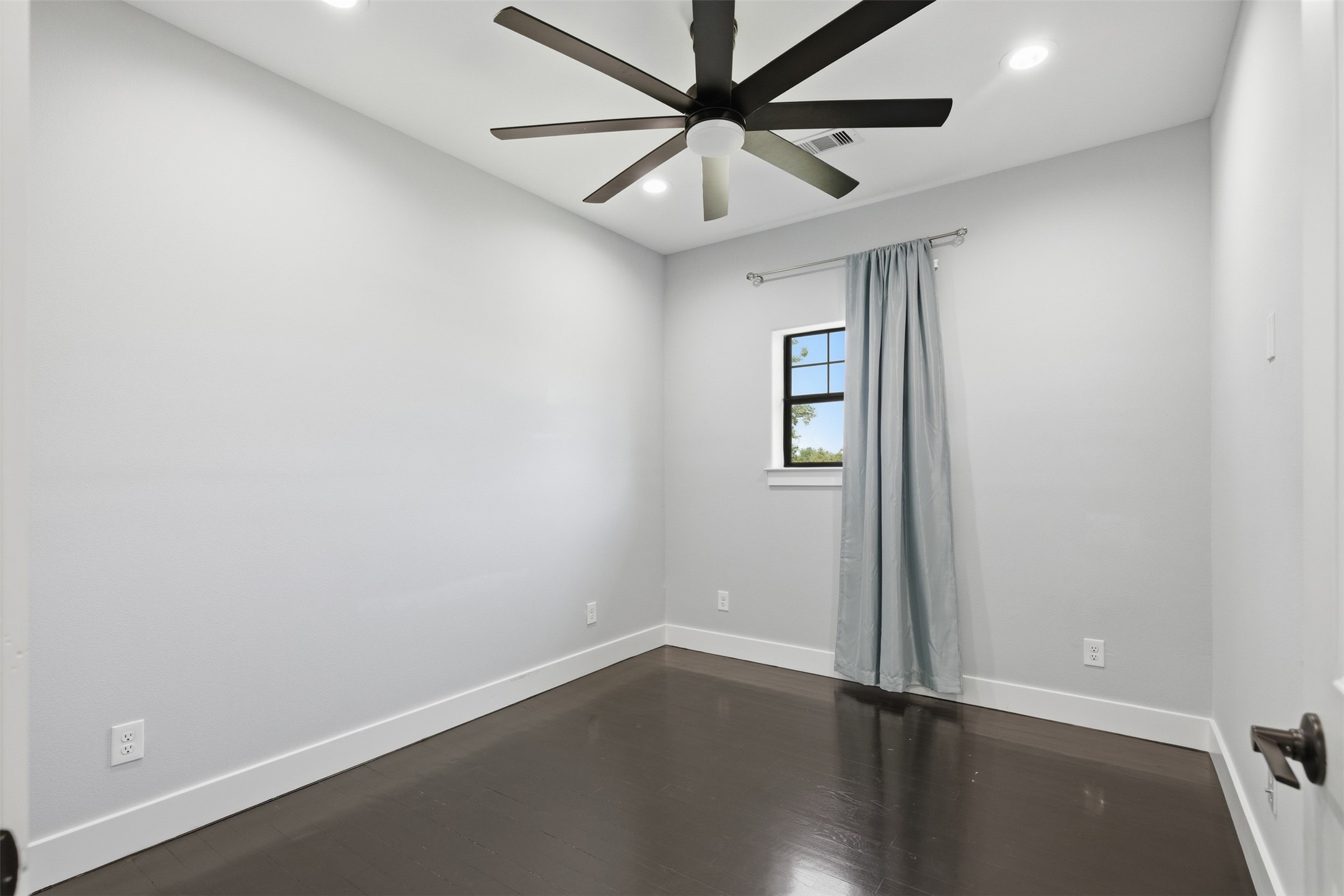 1018 Press Street Houston, TX 77020 - Photo 25 of 31 second bedroom