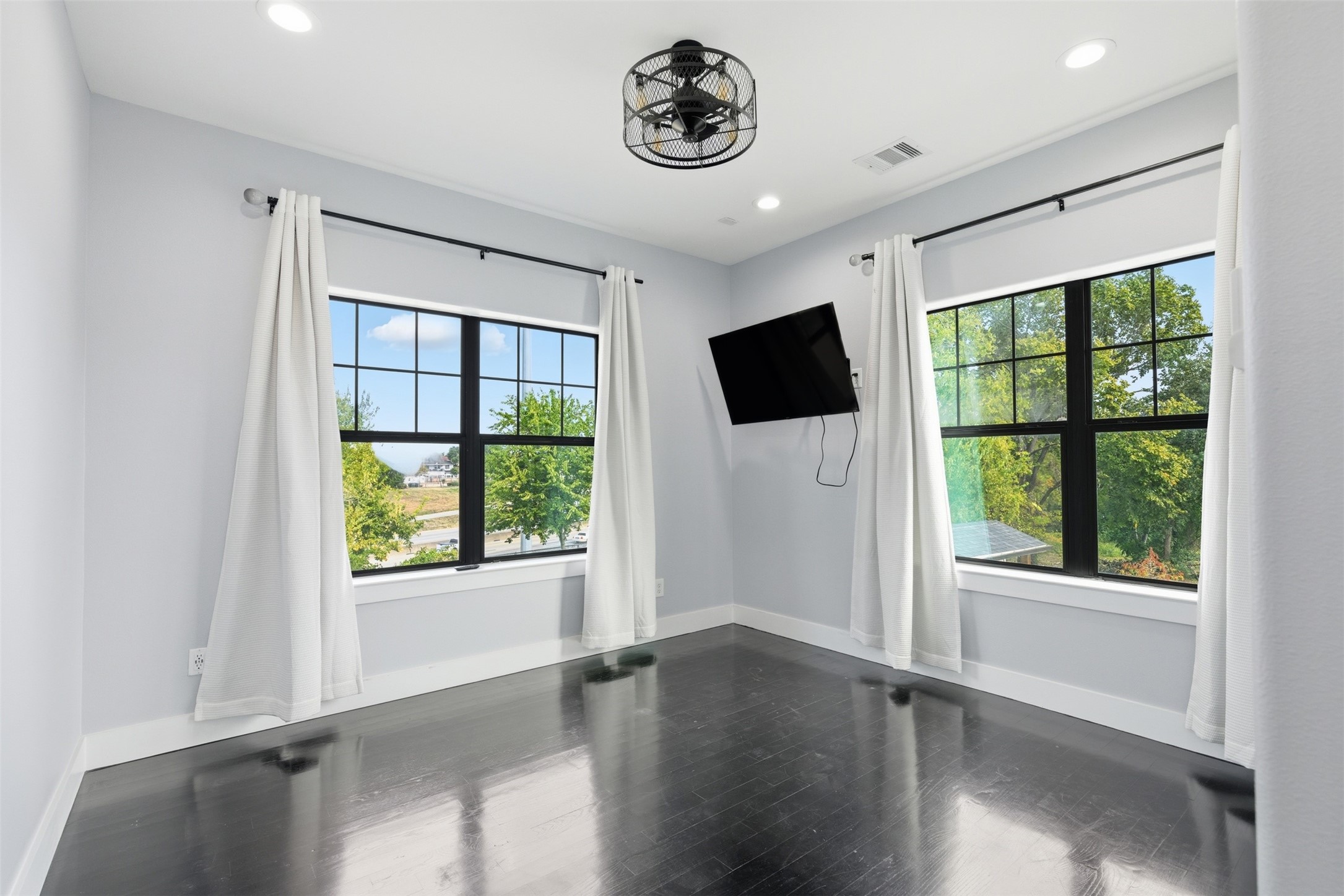 1018 Press Street Houston, TX 77020 - Photo 26 of 31 third bedrrom