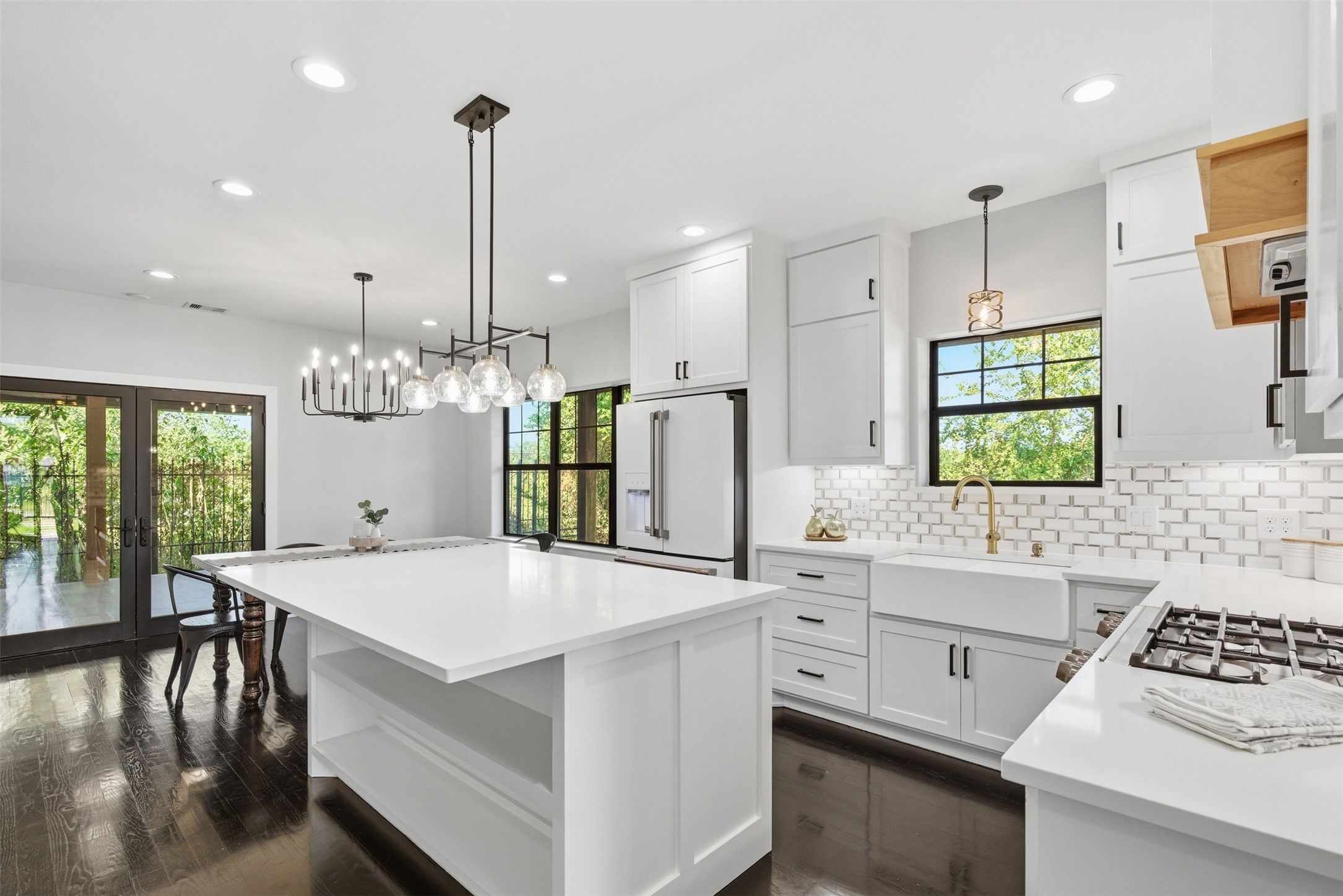 1018 Press Street Houston, TX 77020 - Photo 8 of 31 Beautifully designed kitchen equipped with Café appliances, Monogram oven, and a high-performance range including 20 vents and a warming drawer.