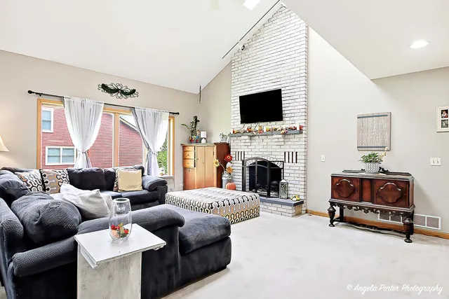 $399,900 | 973 Duvall Drive, Woodstock, IL 60098