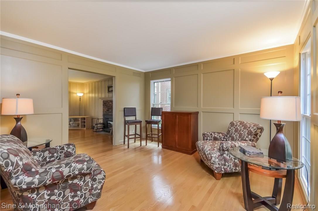 1396 Audubon Road Grosse Pointe, MI 48230 - Photo 6 of 37 006-Living_Room-2149106-medium.jpg