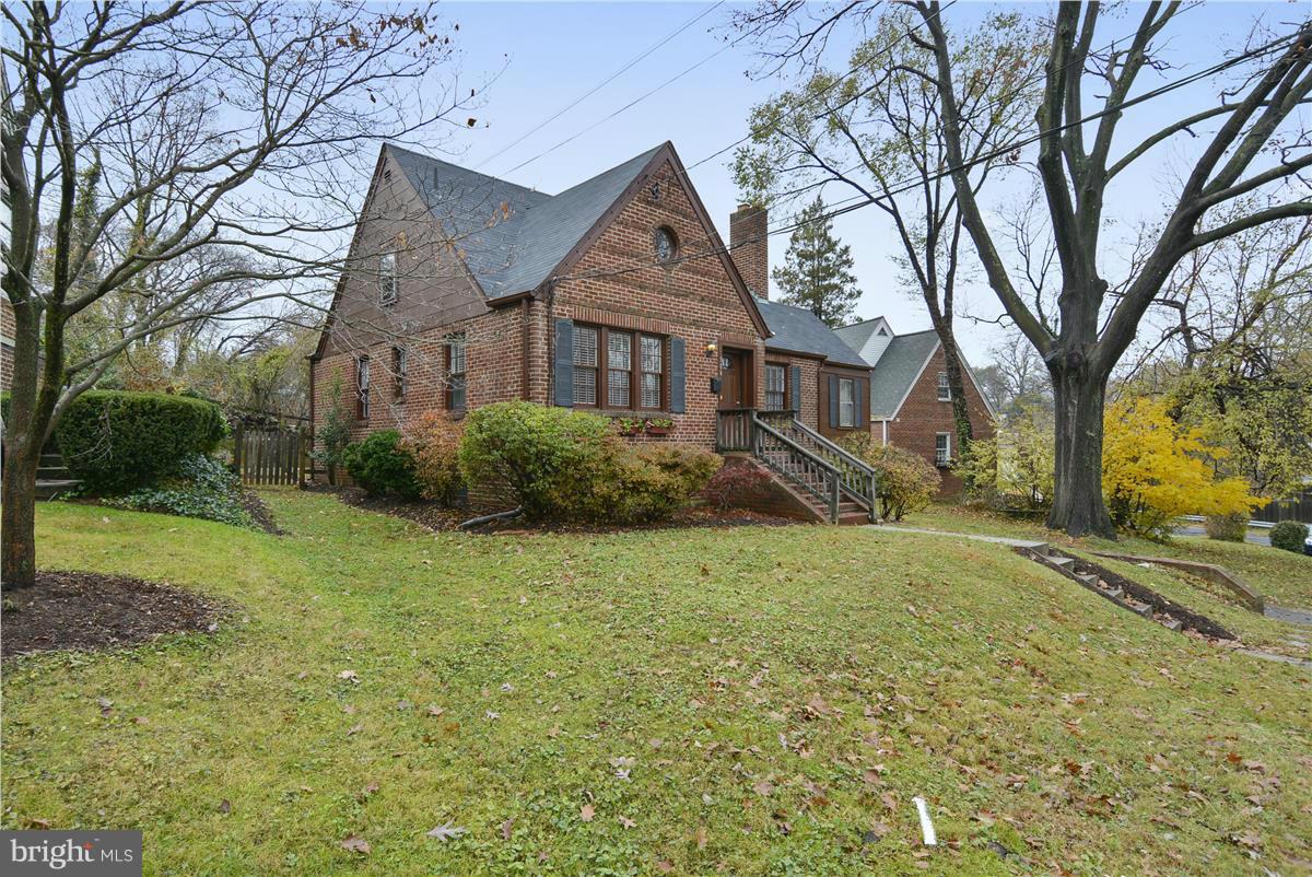 306 Wayne Place Silver Spring, MD 20910 - Photo 1 of 27 Exterior (General)