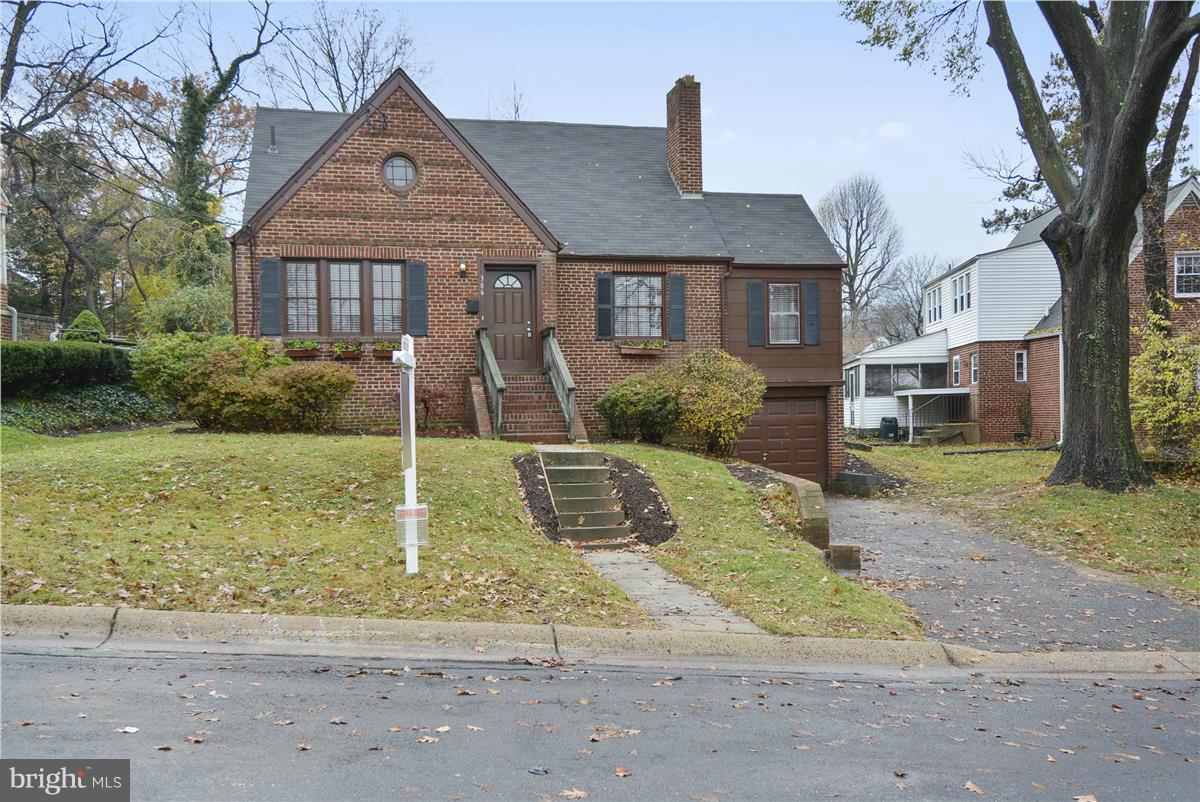 306 Wayne Place Silver Spring, MD 20910 - Photo 2 of 27 Exterior (Front)