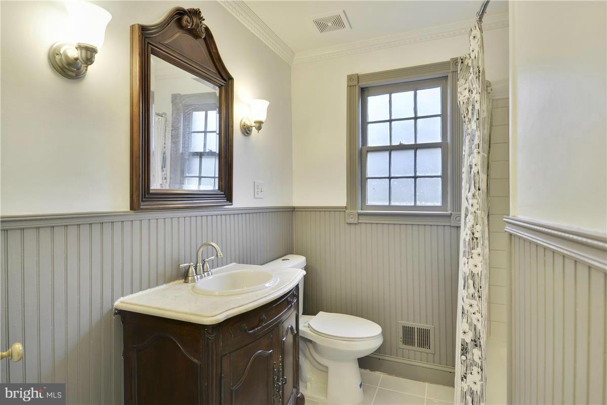 306 Wayne Place Silver Spring, MD 20910 - Photo 14 of 27 Bath (Master)