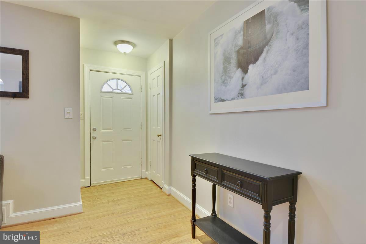 306 Wayne Place Silver Spring, MD 20910 - Photo 4 of 27 Interior (General)
