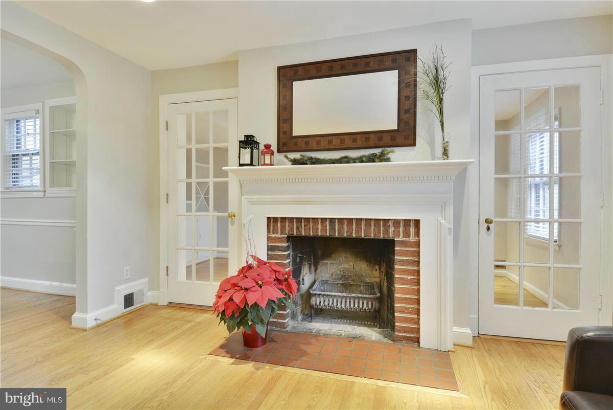 306 Wayne Place Silver Spring, MD 20910 - Photo 8 of 27 Interior (General)