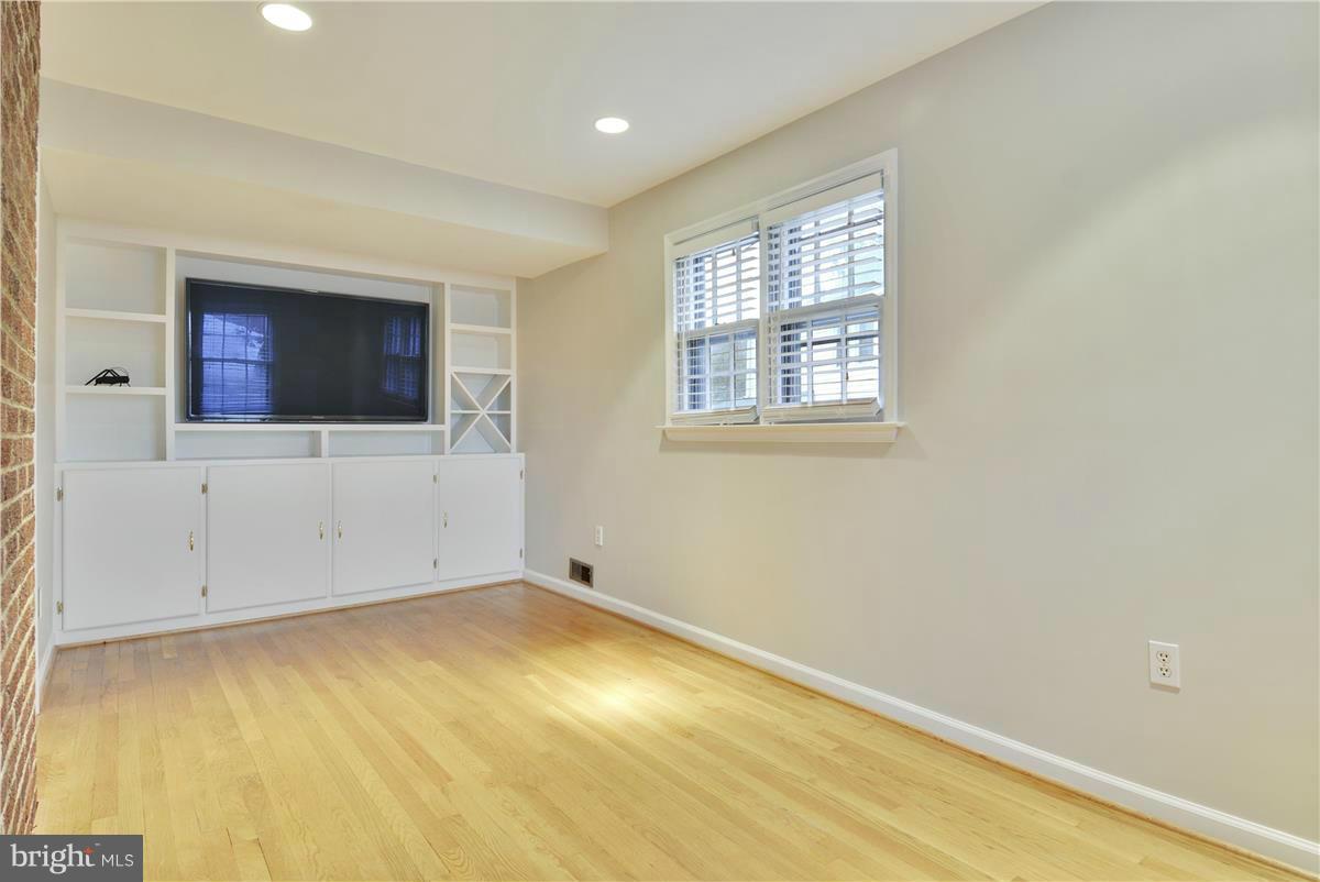 306 Wayne Place Silver Spring, MD 20910 - Photo 9 of 27 Family Room