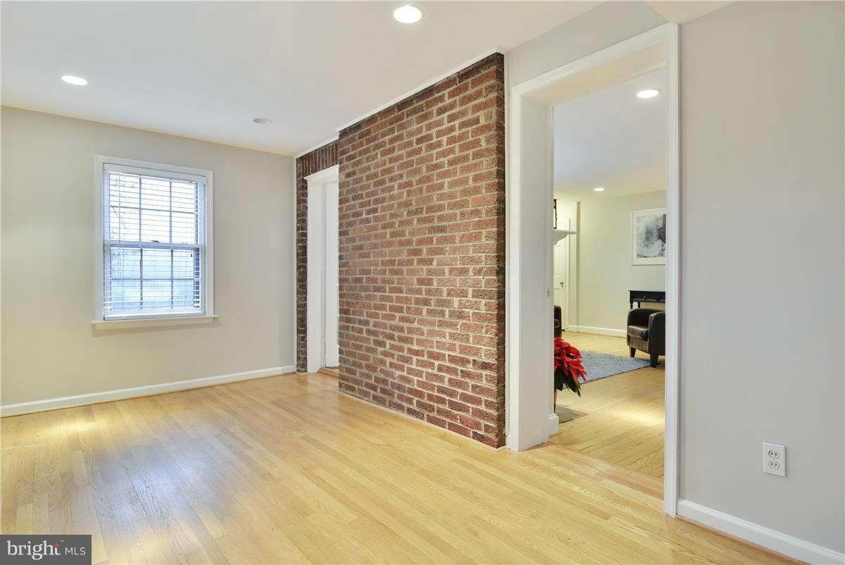 306 Wayne Place Silver Spring, MD 20910 - Photo 10 of 27 Family Room