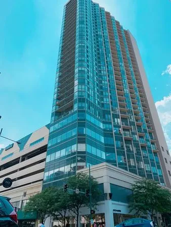 $2,200 | 111 West Maple Street, Unit 2511, Chicago, IL 60610