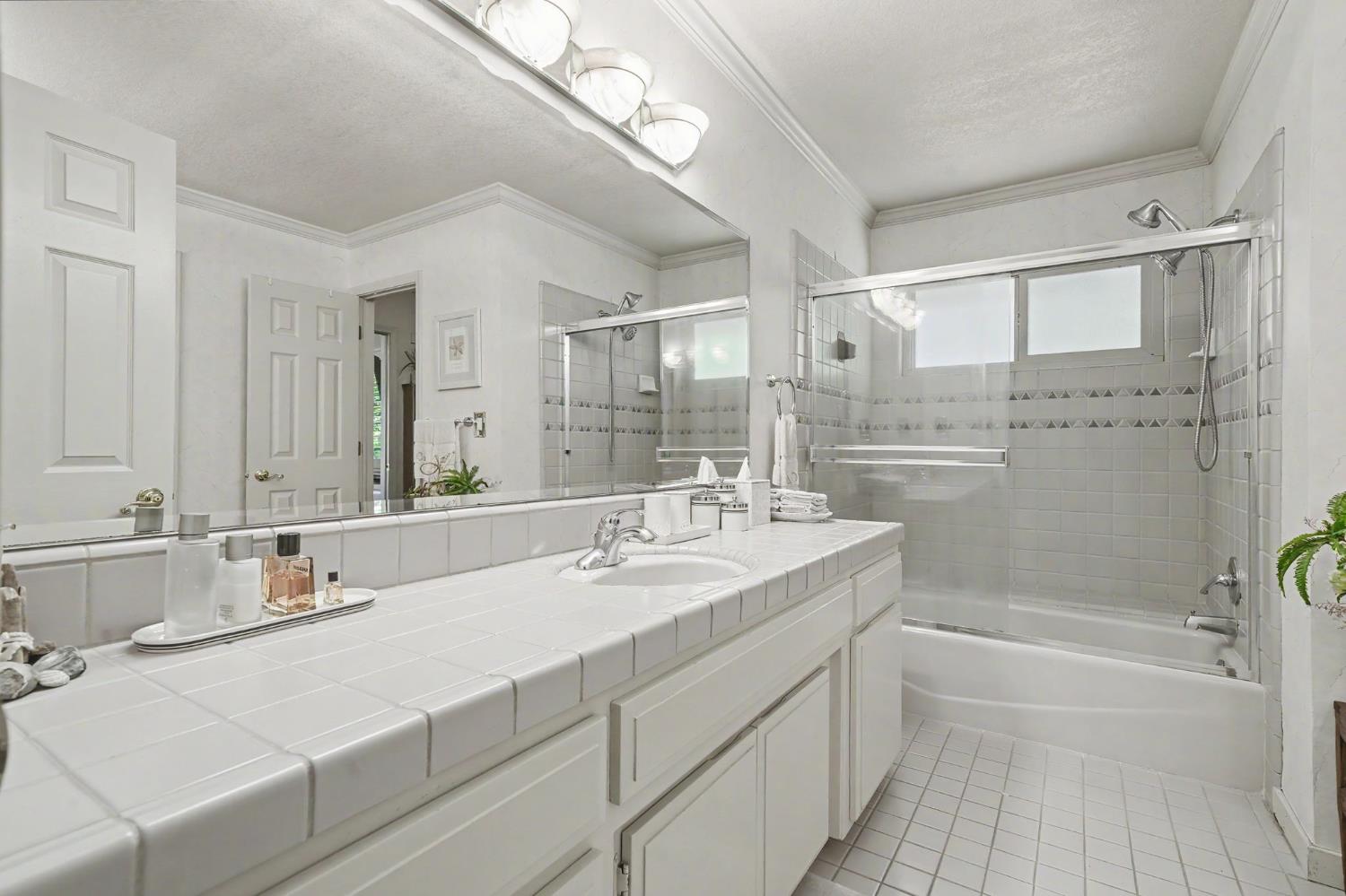 9069 Bader Road Elk Grove, CA 95624 - Photo 37 of 70 Main bathroom