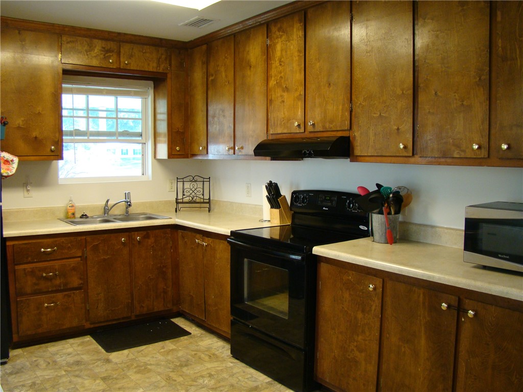 105 Eagles Nest Place Brunswick, GA 31525 - Photo 9 of 18 Kitchen