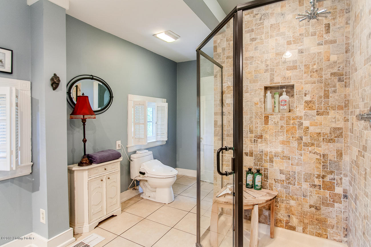 633 Upland Road Louisville, KY 40206 - Photo 27 of 41 2nd Floor Full Bath