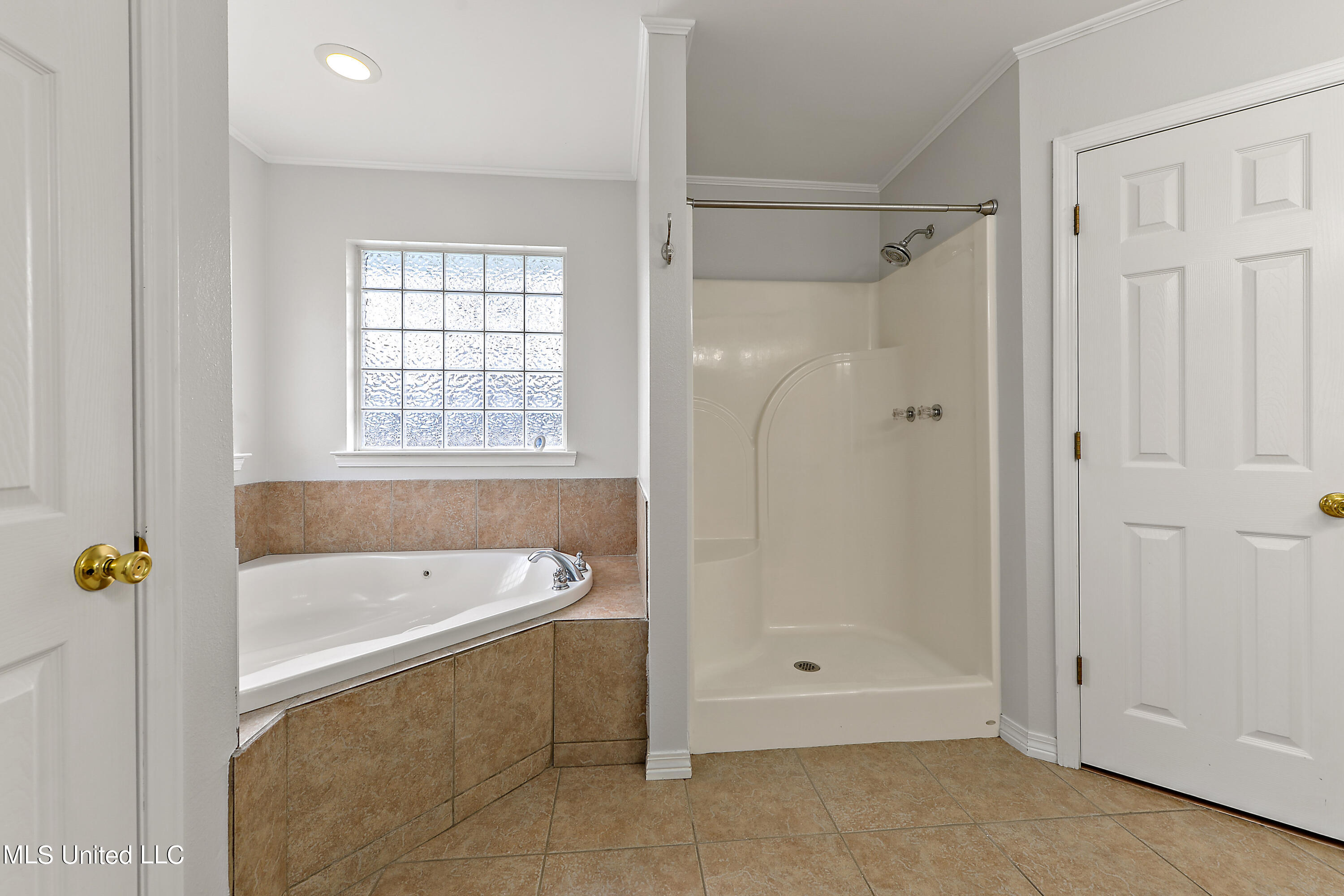15300 Parker Road Biloxi, MS 39532 - Photo 12 of 24 Master Bathroom