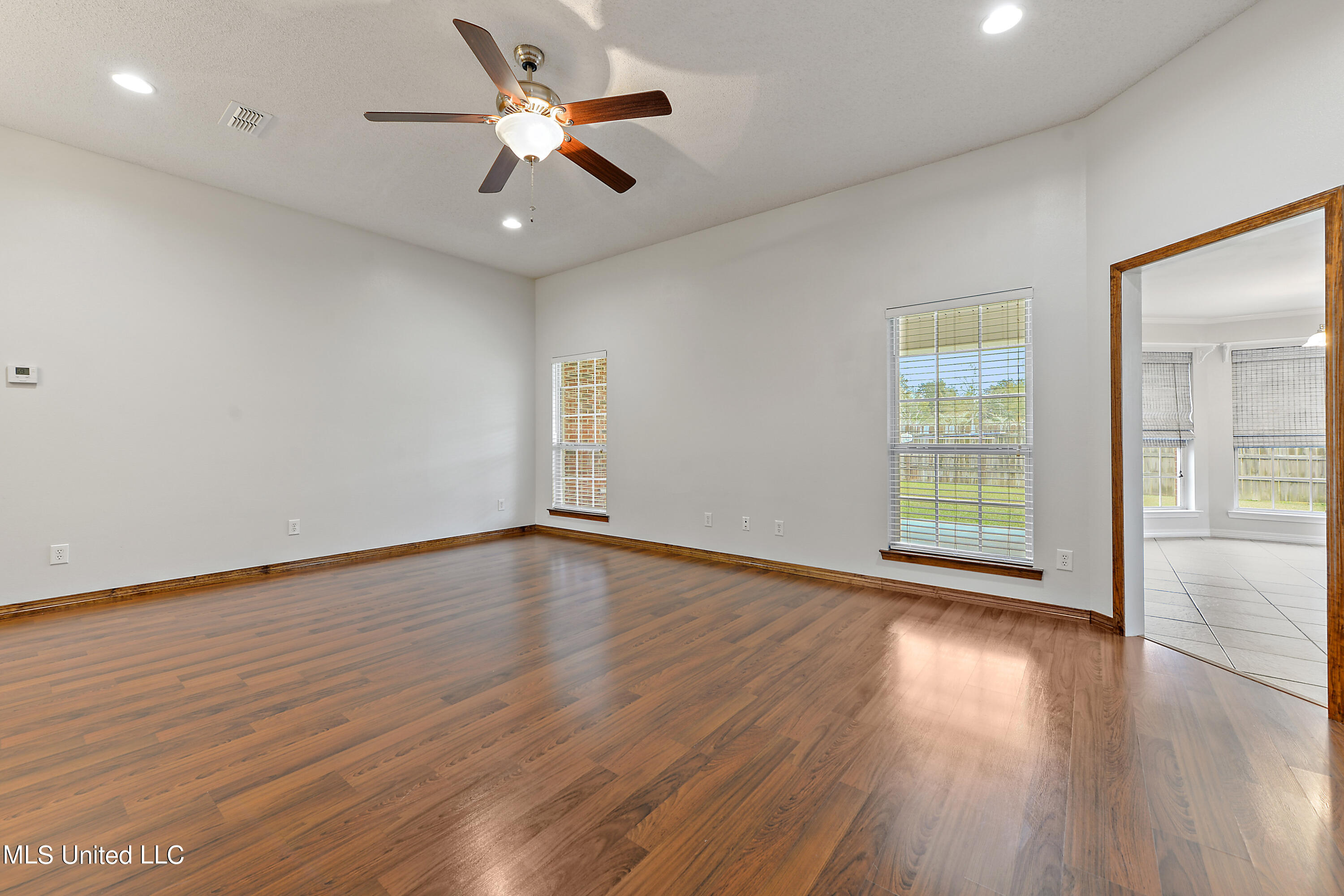 15300 Parker Road Biloxi, MS 39532 - Photo 5 of 24 Living going into Kitchen