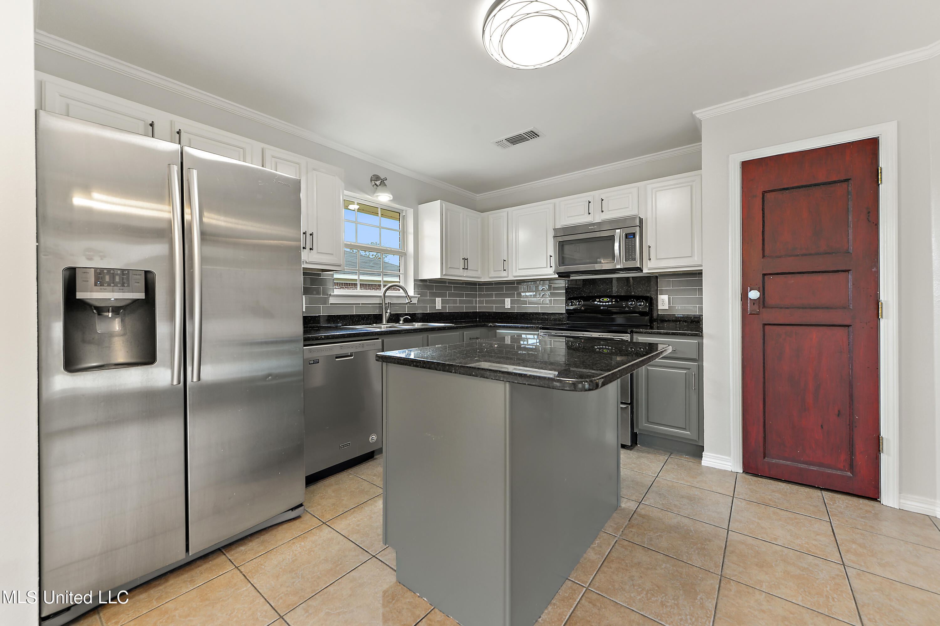 15300 Parker Road Biloxi, MS 39532 - Photo 8 of 24 Kitchen