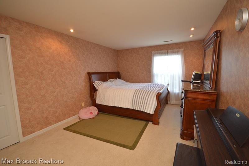 1635 Huntington Park Rochester, MI 48309 - Photo 11 of 18
