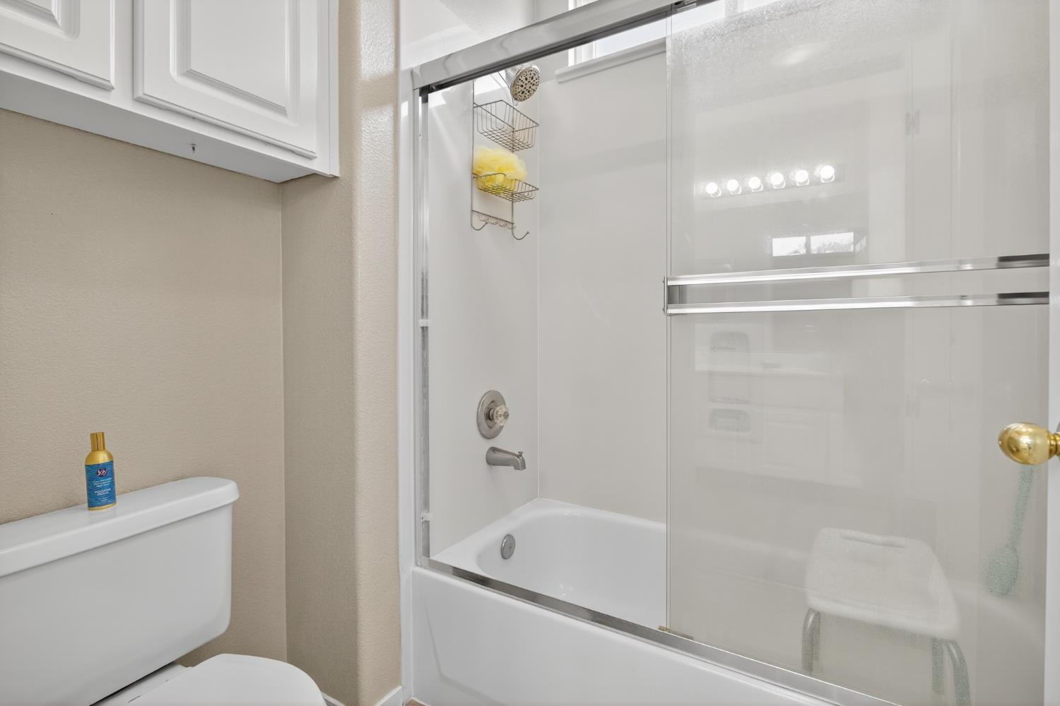 3200 Spring Garden Drive Turlock, CA 95382 - Photo 20 of 30 a bathroom with a bathtub a toilet and a shower
