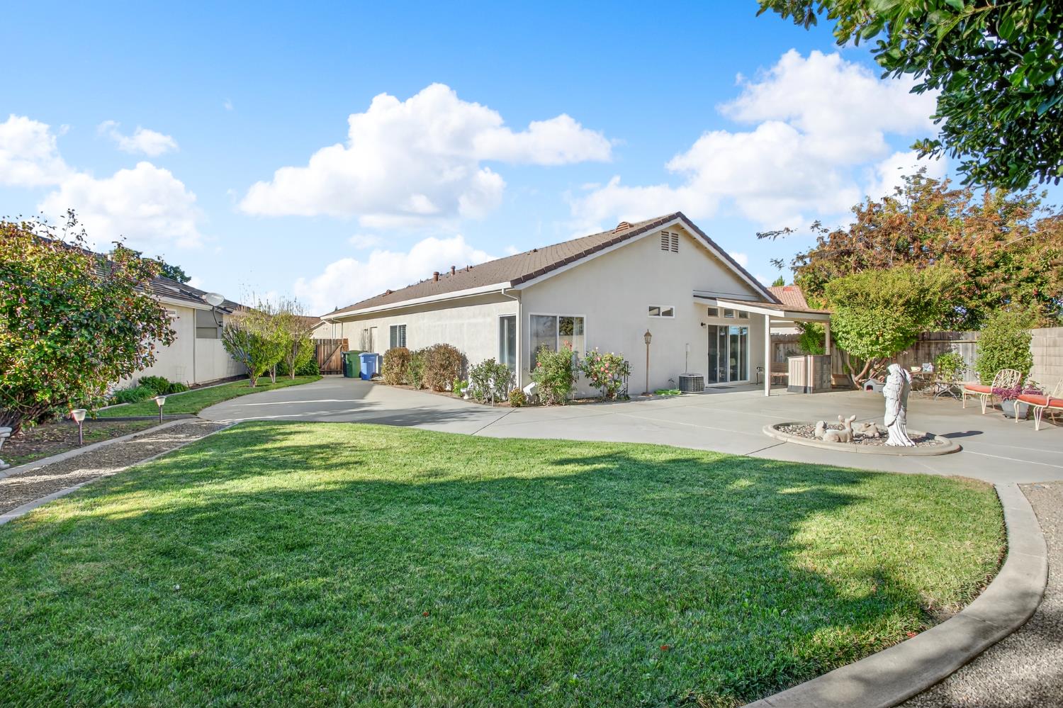 3200 Spring Garden Drive Turlock, CA 95382 - Photo 28 of 30 a front view of a house with garden