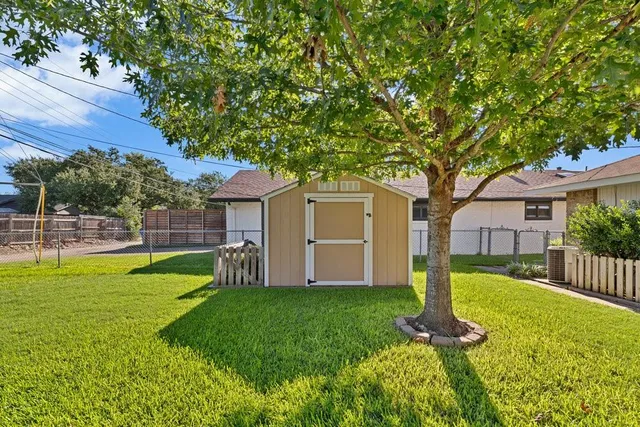 $624,000 | 3927 High Summit Drive, Dallas, TX 75244