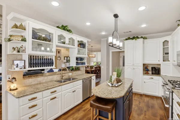 $995,000 | 154 Quarry Point, New Braunfels, TX 78132