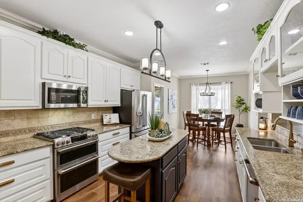 $995,000 | 154 Quarry Point, New Braunfels, TX 78132