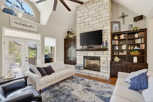 $995,000 | 154 Quarry Point, New Braunfels, TX 78132