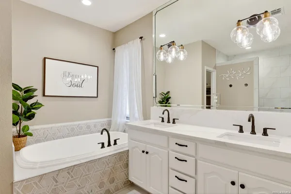 $995,000 | 154 Quarry Point, New Braunfels, TX 78132