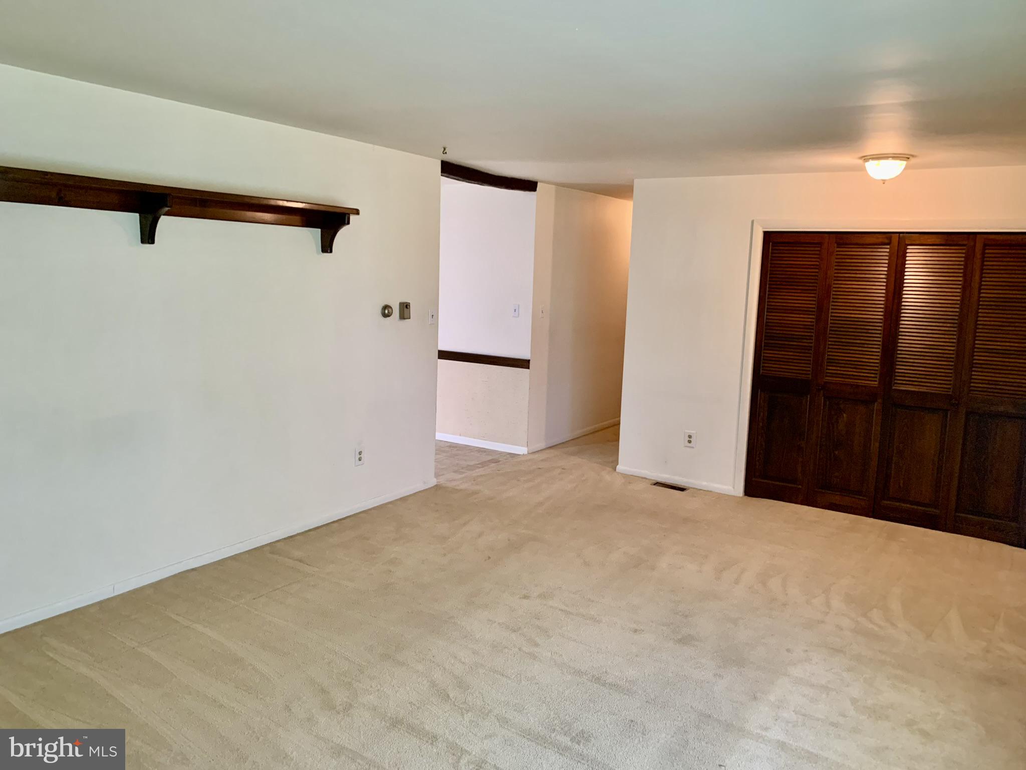 64 Cross Key Road Bernville, PA 19506 - Photo 4 of 32 Living Room