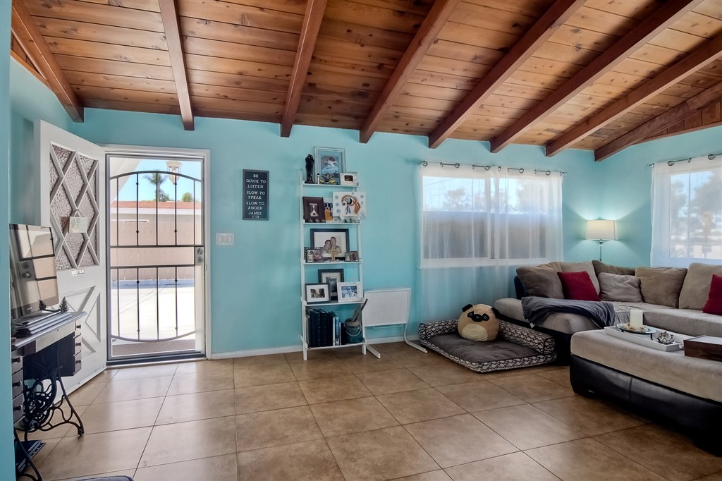 1085 Regal Road Encinitas, CA 92024 - Photo 2 of 25