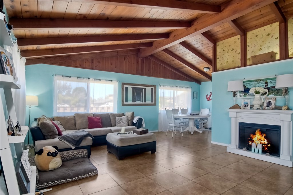 1085 Regal Road Encinitas, CA 92024 - Photo 3 of 25