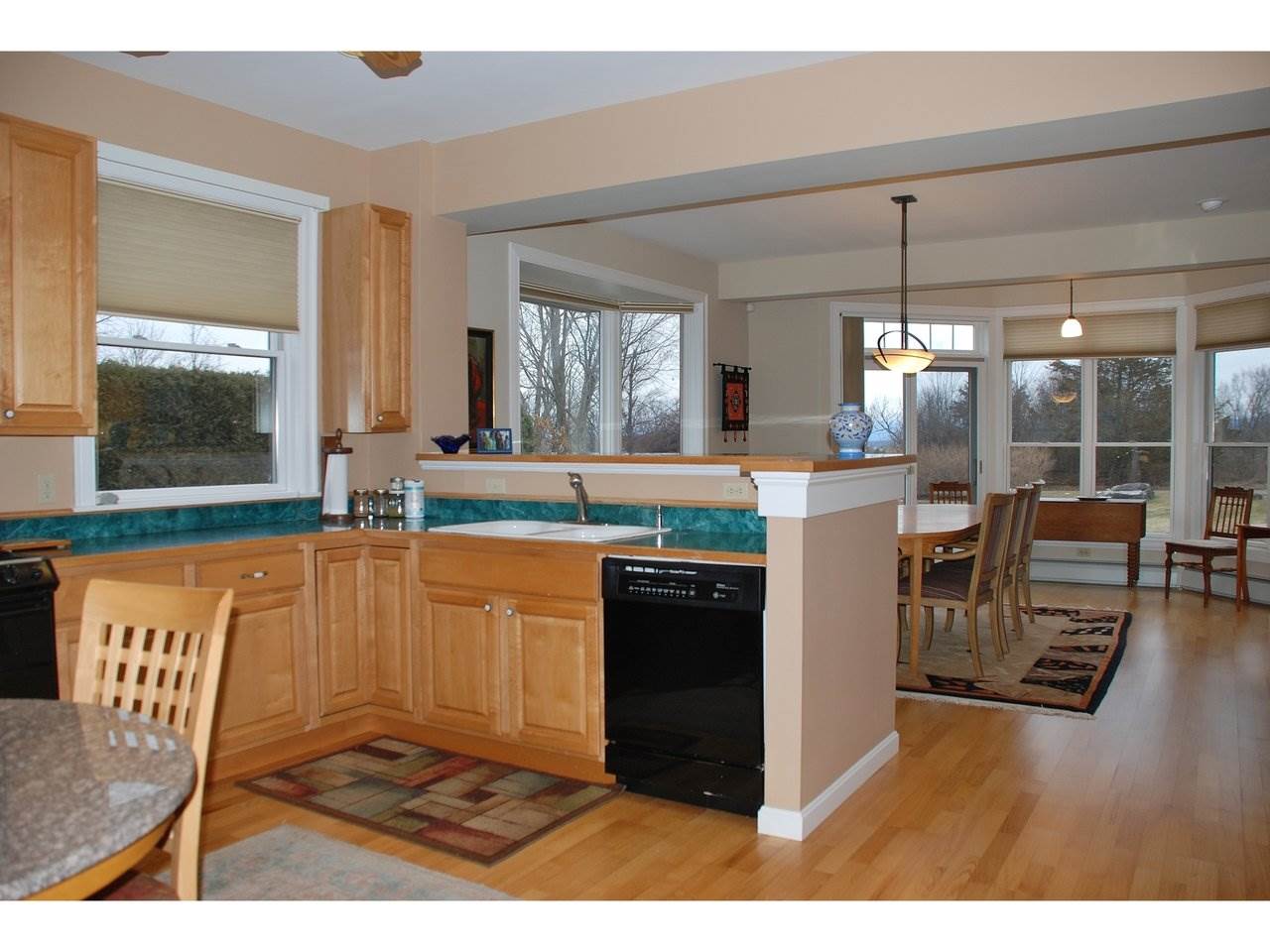 517 Golf Course Road South Burlington, VT 05403 - Photo 7 of 40