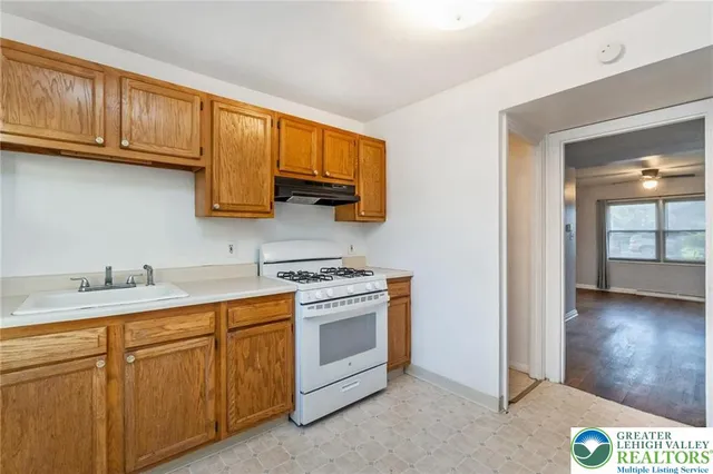 $2,000 | 240 Palmer Street, Easton, PA 18042