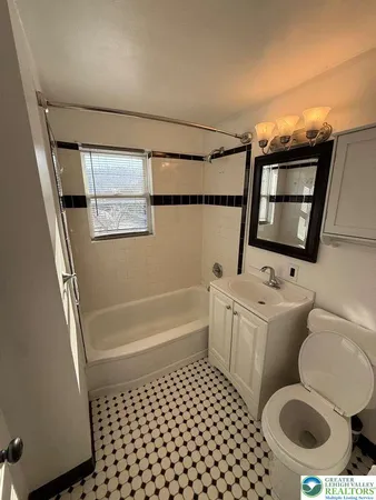 $1,900 | 240 Palmer Street, Easton, PA 18042