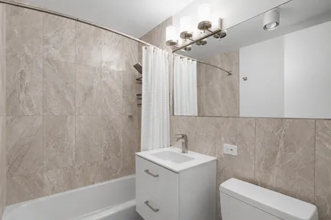 $725,000 | 2626 North Lakeview Avenue, Unit 1903, Chicago, IL 60614