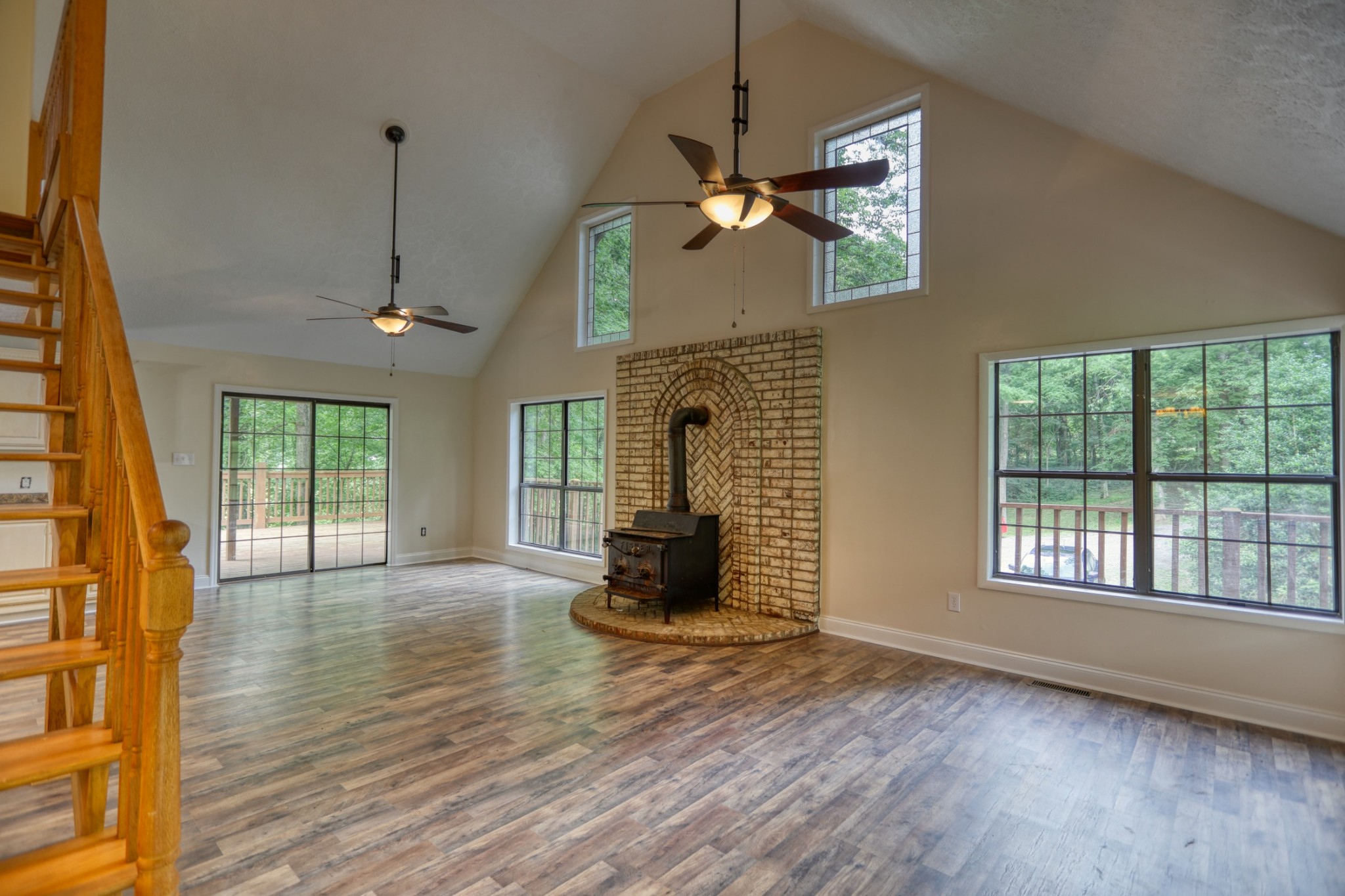 214 West Harper Road Portland, TN 37148 - Photo 2 of 28 a living room with furniture and a window