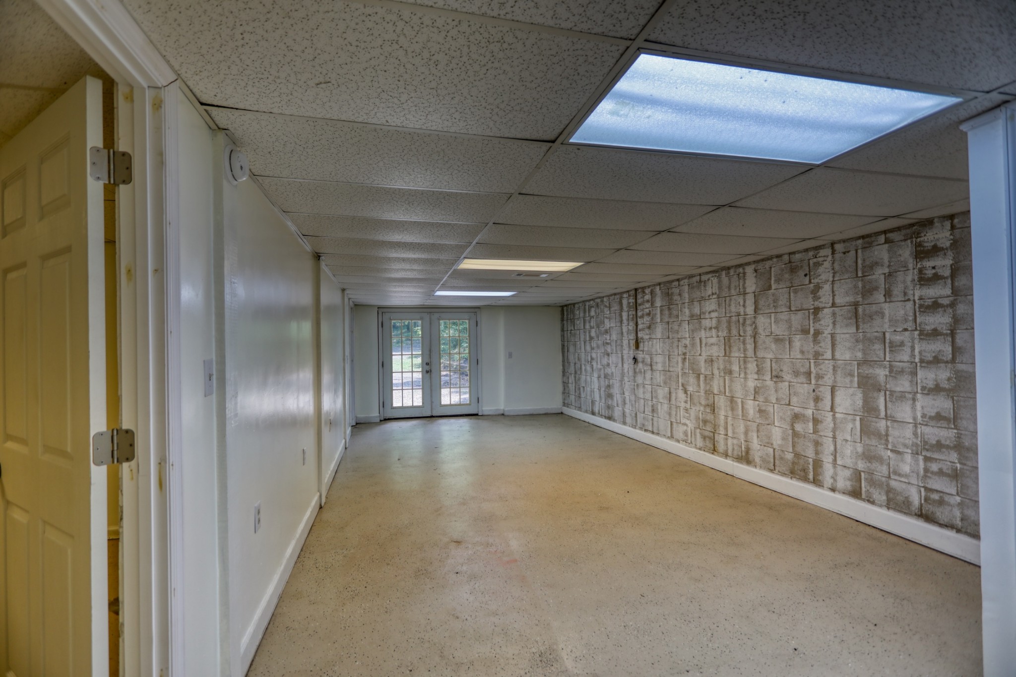 214 West Harper Road Portland, TN 37148 - Photo 27 of 28 a view of a hallway
