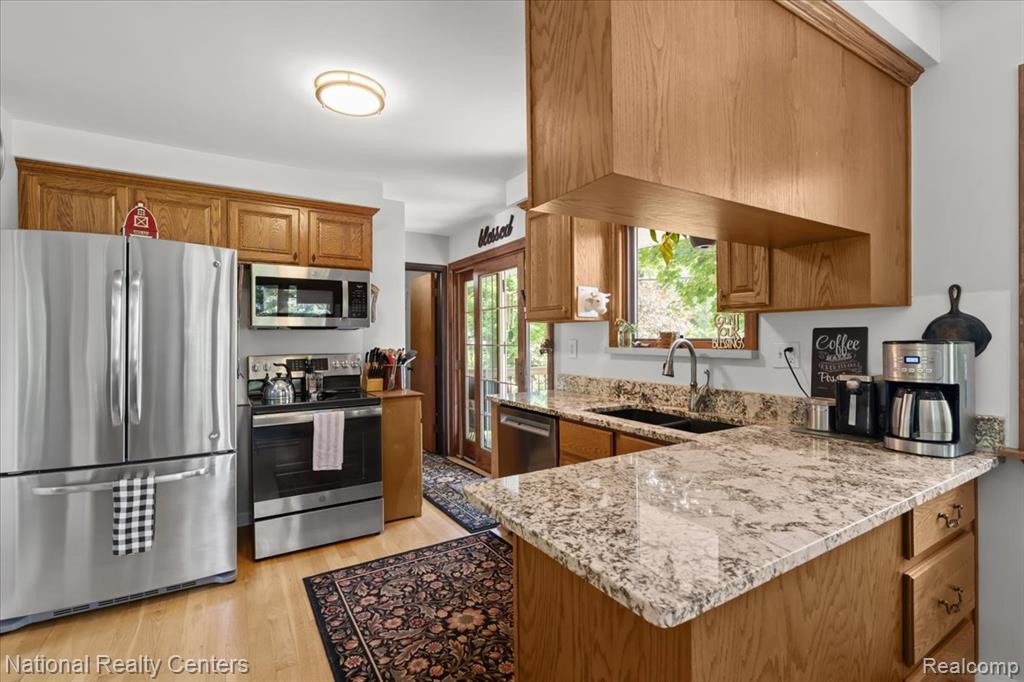 1785 Middle Road Highland, MI 48357 - Photo 14 of 50
