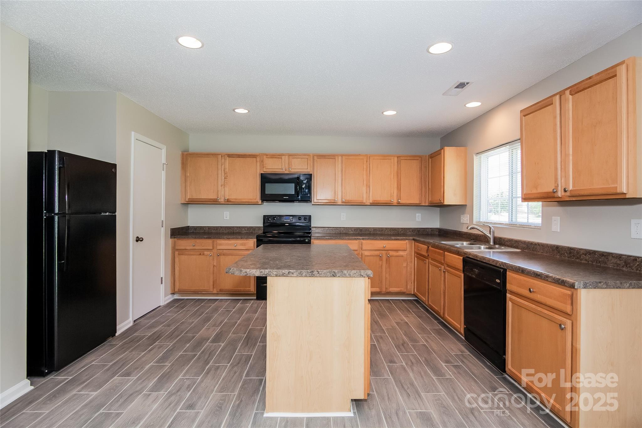 229 Tribune Drive Charlotte, NC 28214 - Photo 7 of 17