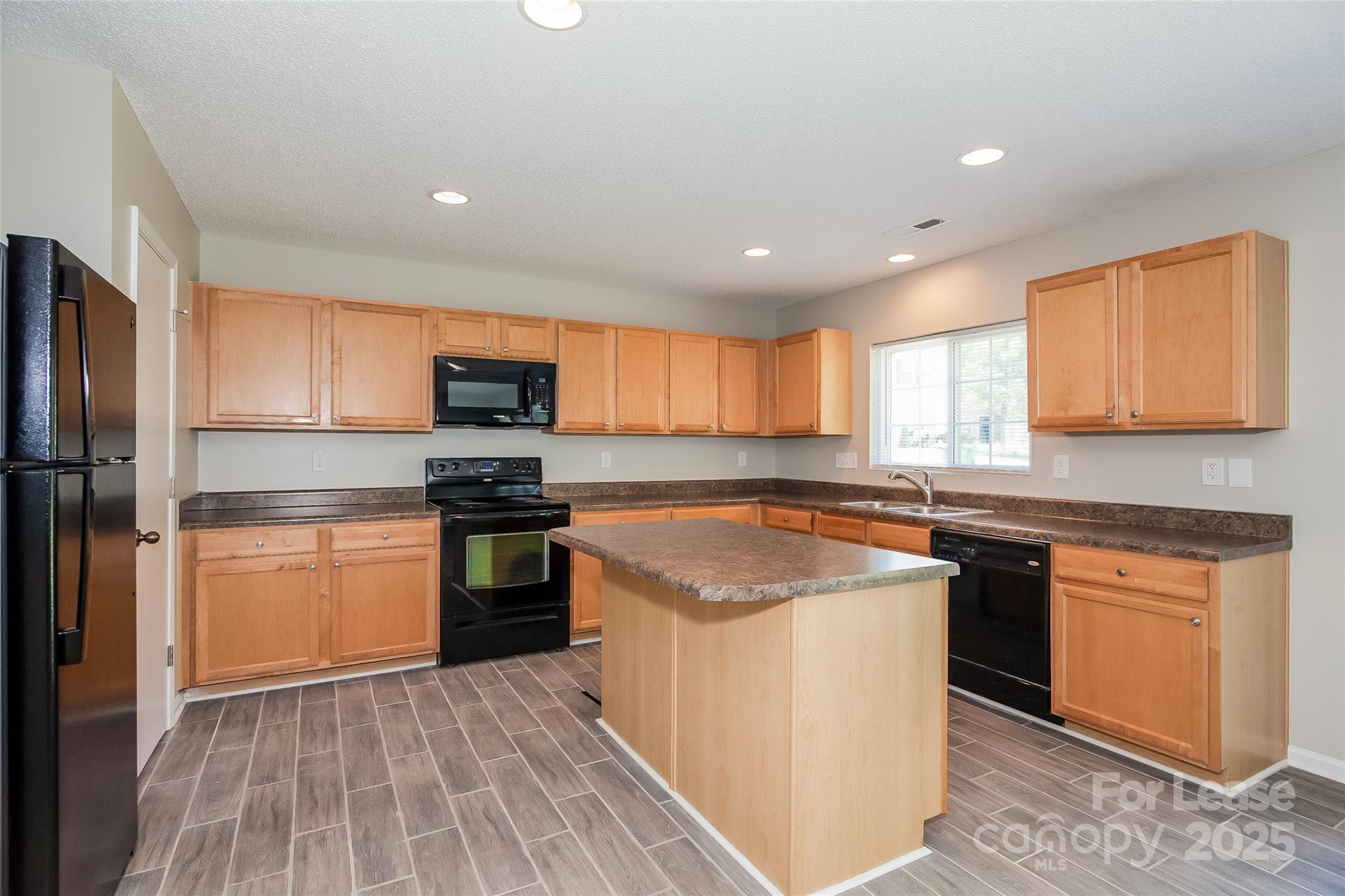 229 Tribune Drive Charlotte, NC 28214 - Photo 8 of 17