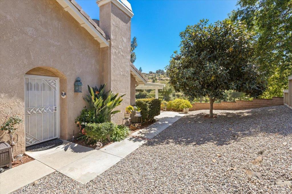 4233 Los Padres Drive Fallbrook, CA 92028 - Photo 3 of 28