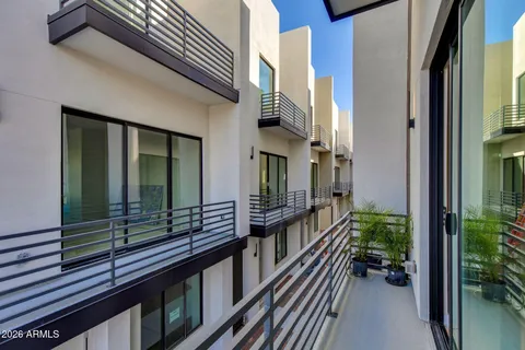 $718,000 | 4220 North 32nd Street, Unit 8, Phoenix, AZ 85016