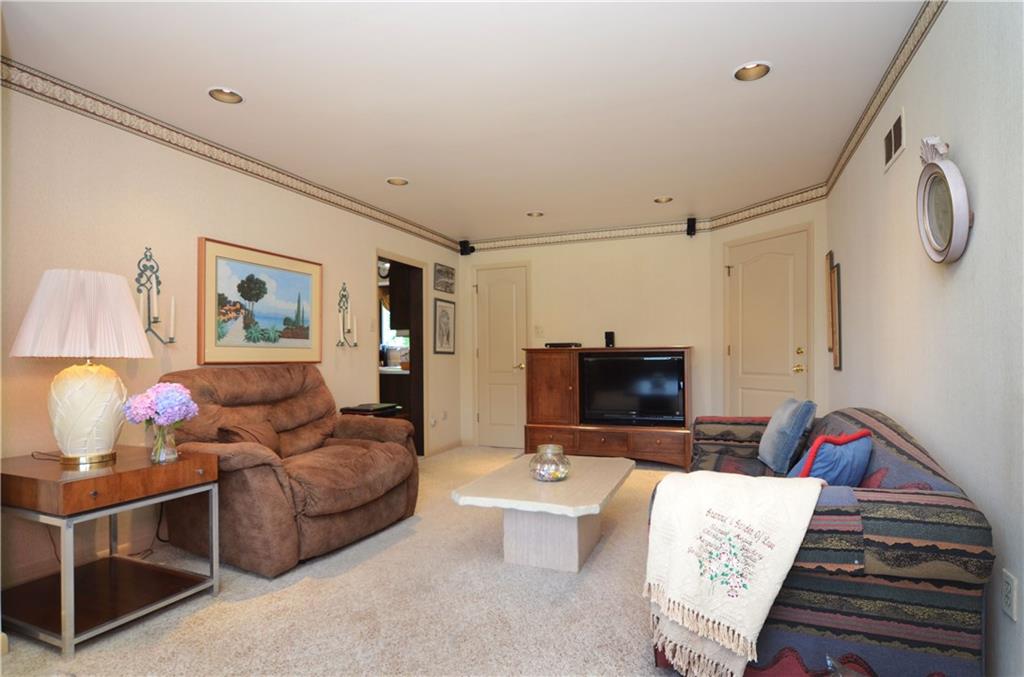 124 Frank Circle Rochester, PA 15074 - Photo 5 of 23