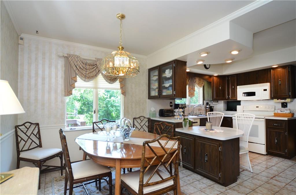 124 Frank Circle Rochester, PA 15074 - Photo 6 of 23 Kitchen and eat in area