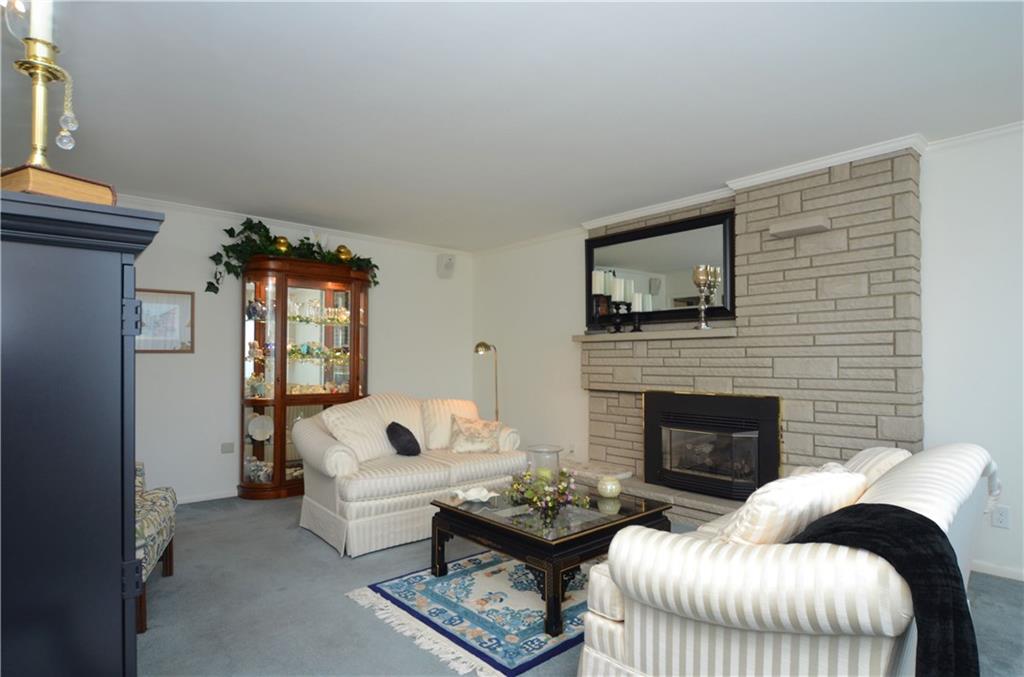 124 Frank Circle Rochester, PA 15074 - Photo 10 of 23 Living Room area