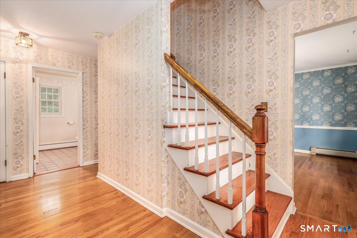 264 Chestnut Land Road New Milford, CT 06776 - Photo 4 of 28 Gallery Image 4